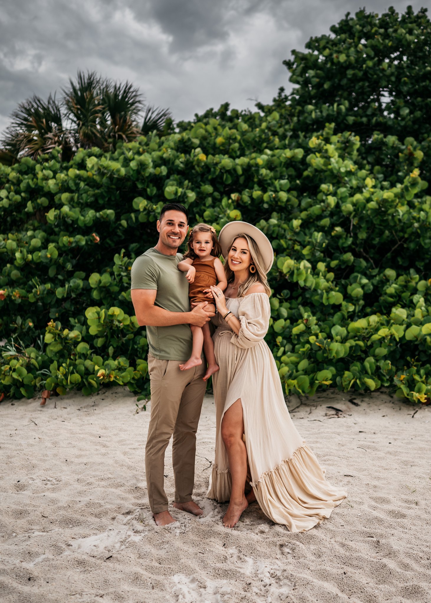 Fort-Myers-Florida-Family-Maternity-Photographer-Chasing-Creative-1