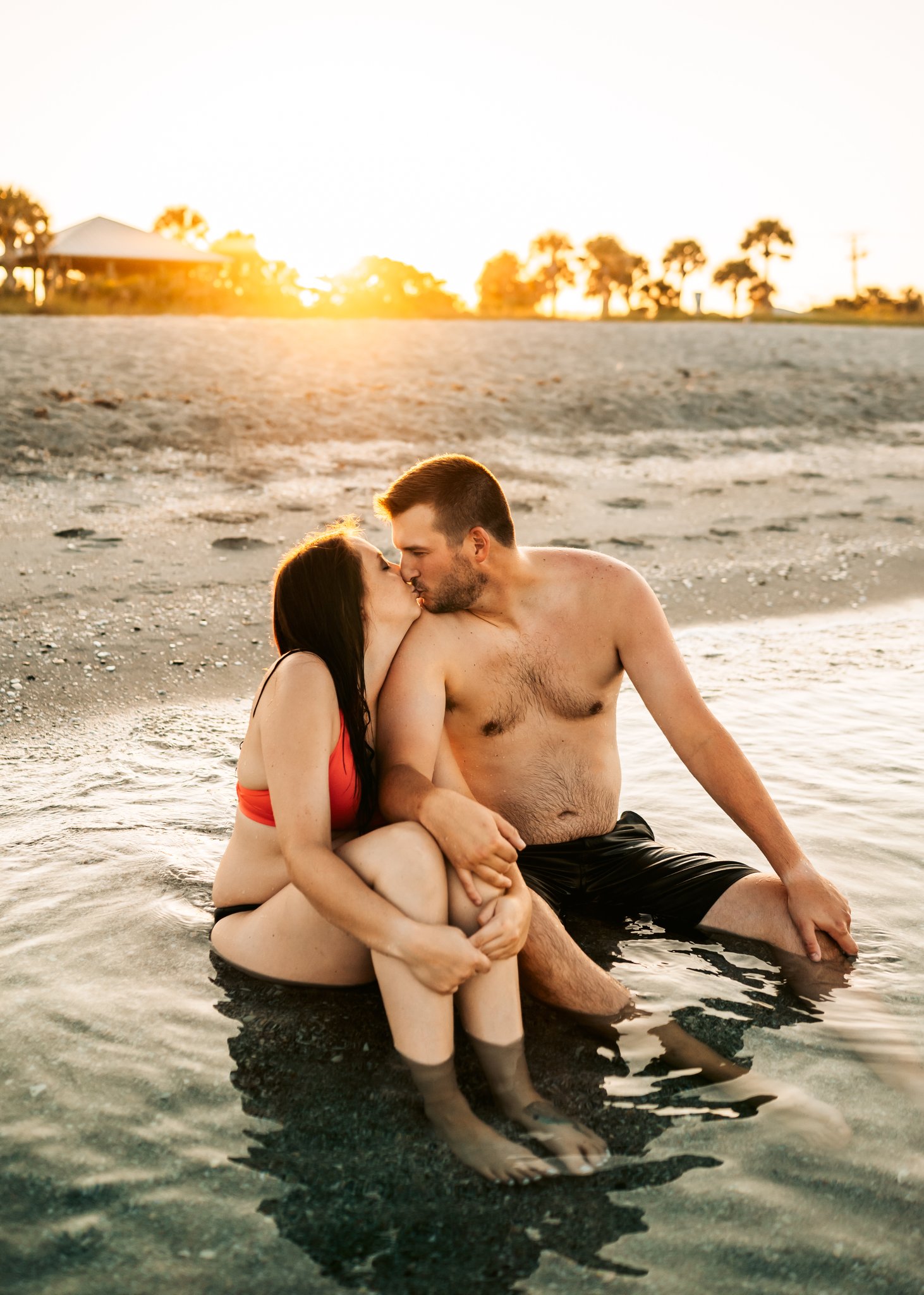 Englewood-Beach-Sunrise-Couple-Photoshoot-Chasing-Creative