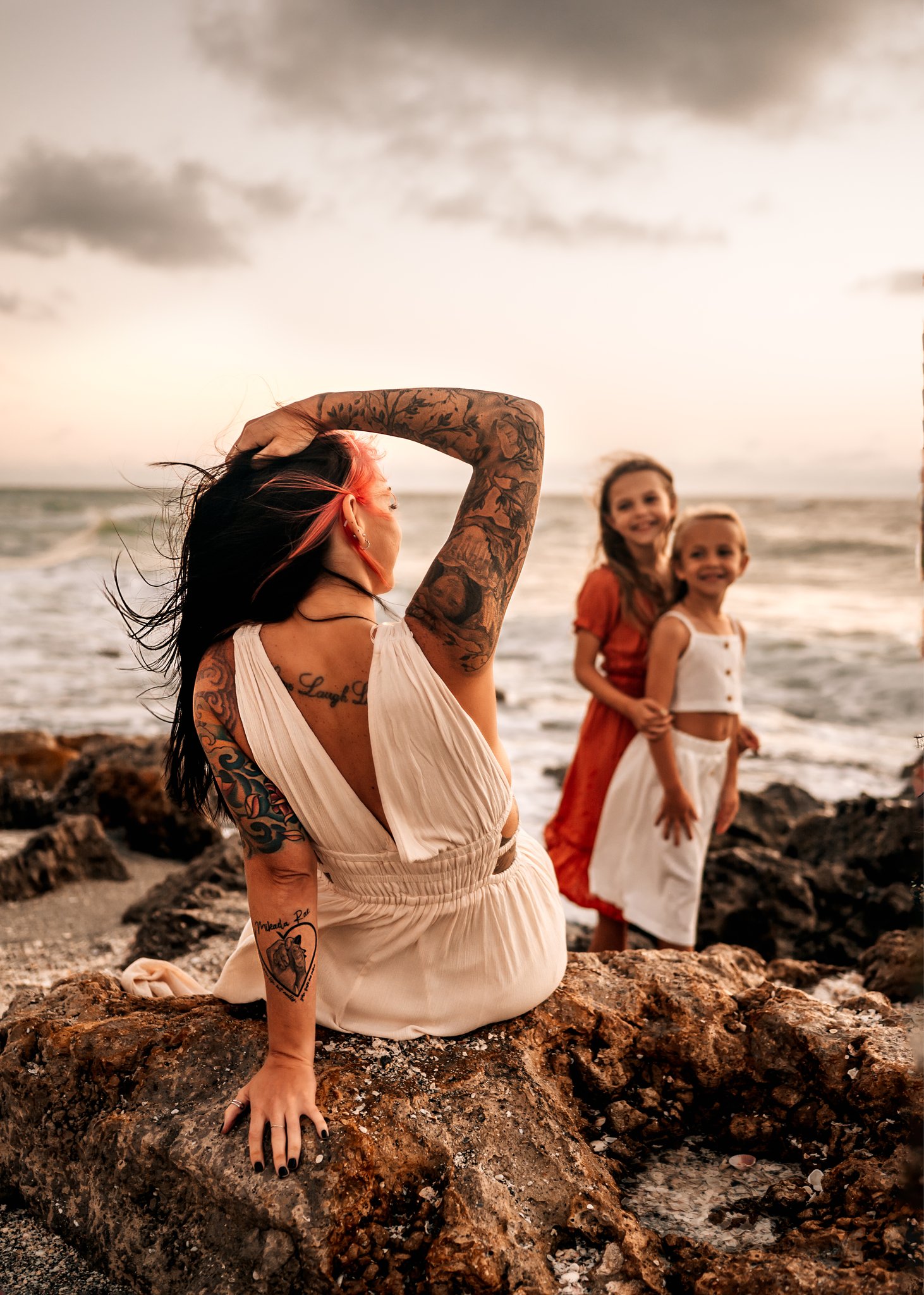 Mother-children-beach-pictures-Chasing-Creative-Media