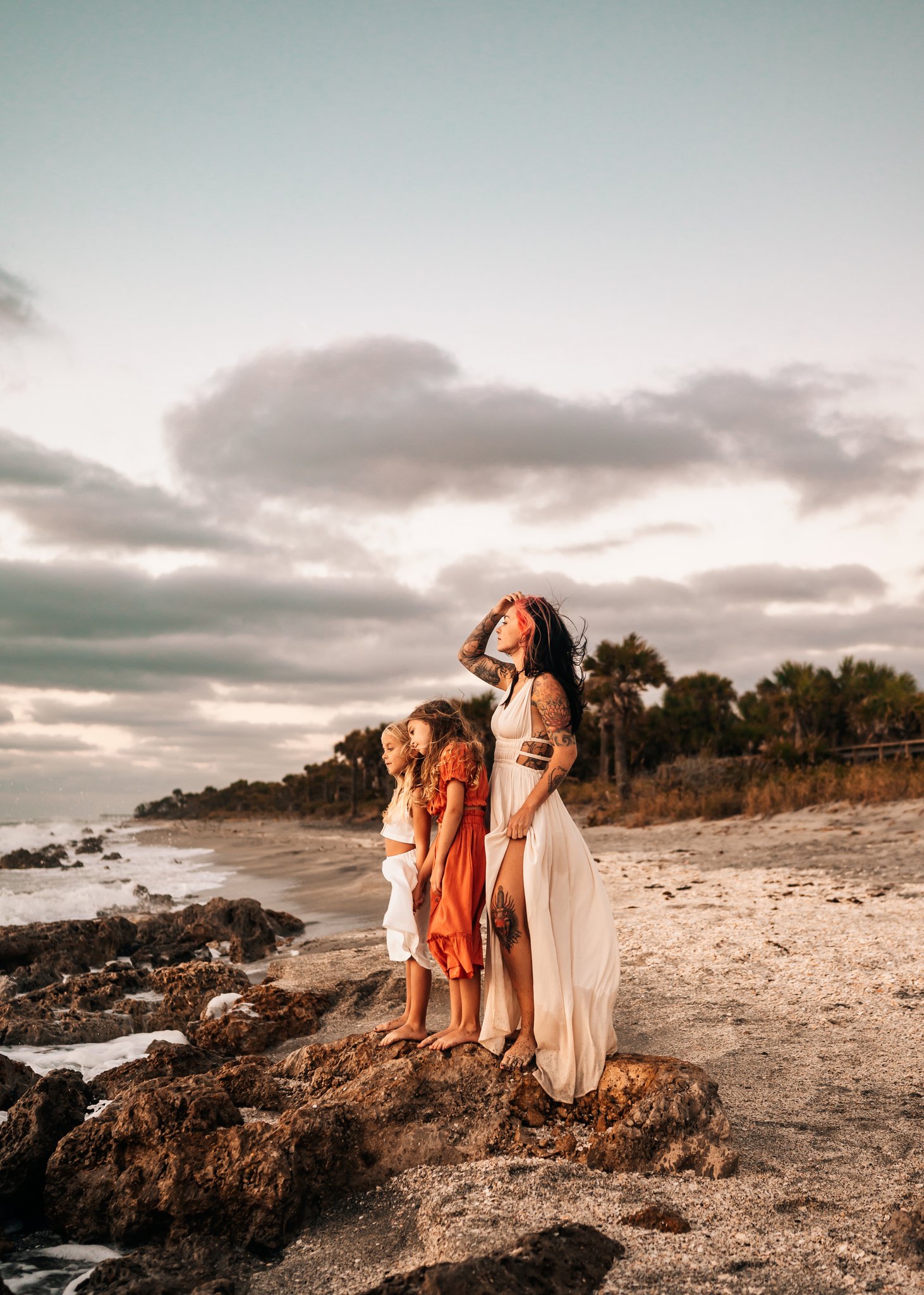 Mother-children-beach-pictures-Chasing-Creative-Media
