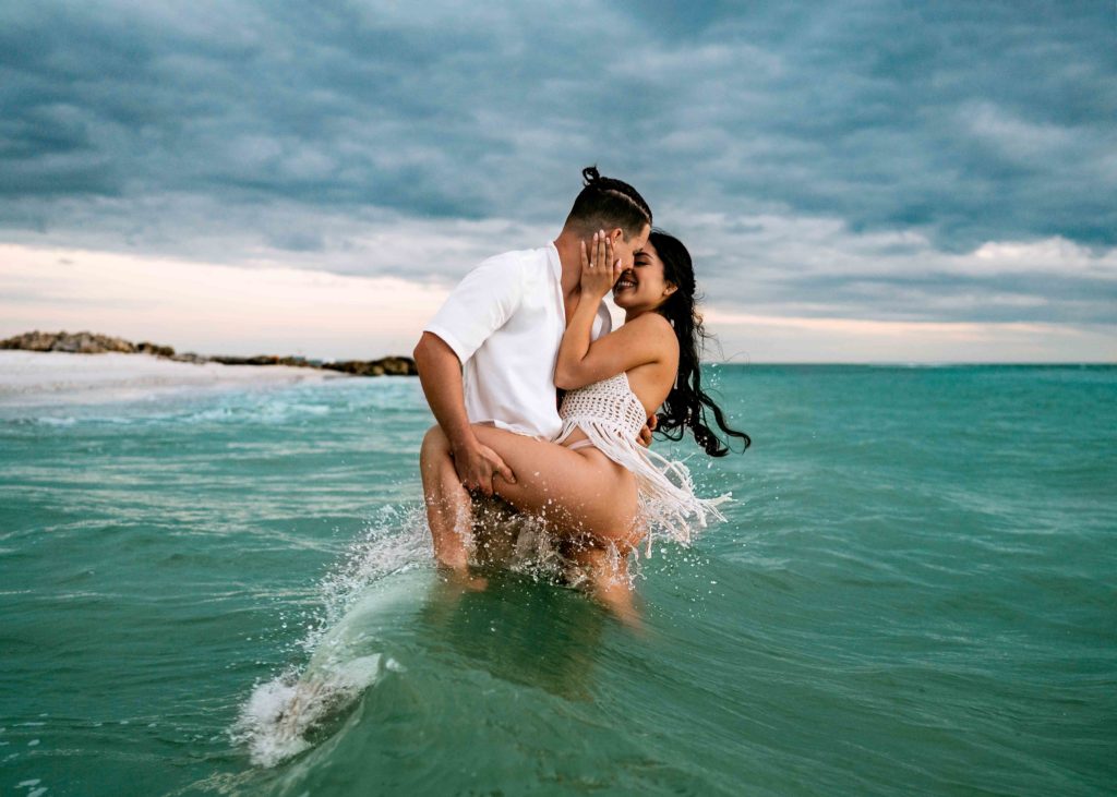 Wave-crashing-Couple-Kissing-Photoshoot-miami