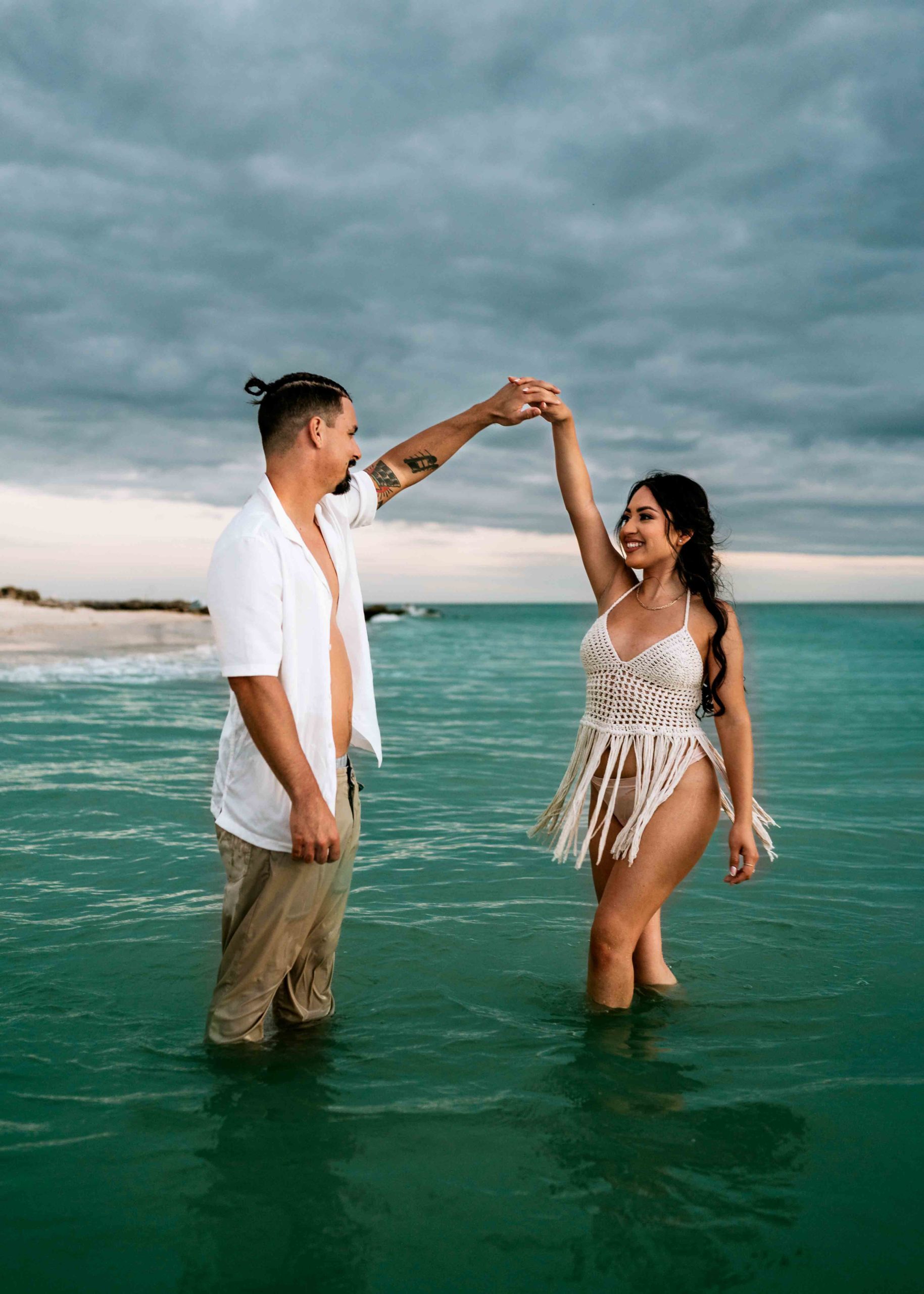 Couple-dancing-ocean-Photoshoot-miami-beach-florida