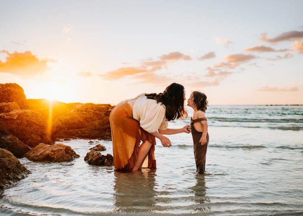 Mom-beach-sunset-photoshoot