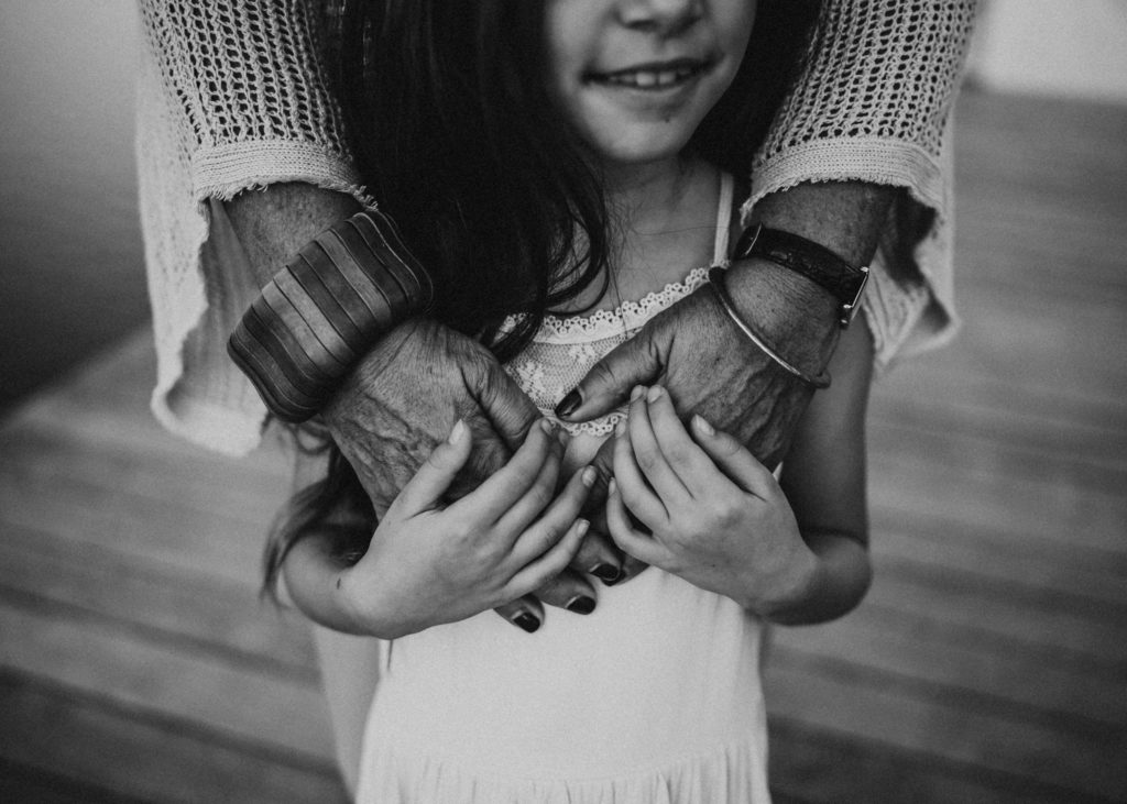 hands-grandmother-granddaughter-famly-phto-session-naples