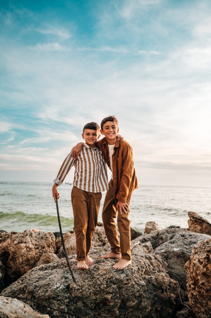 kids-brothers-beach-photoshoot