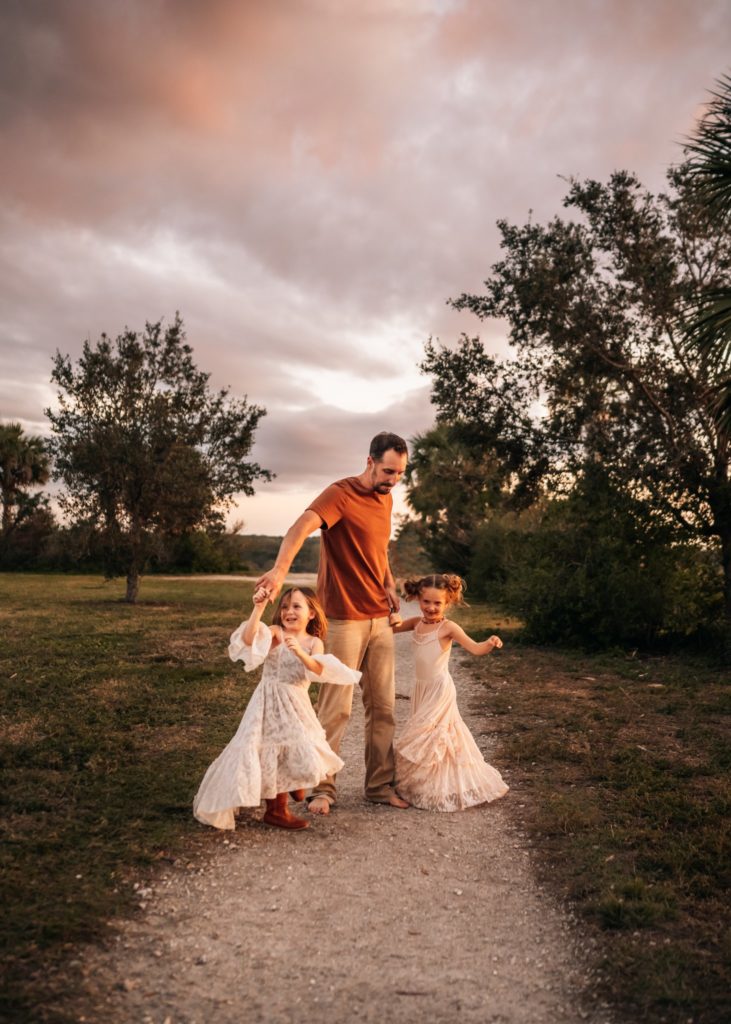Dad-spinning-daughters-dancing-family-photoshoot