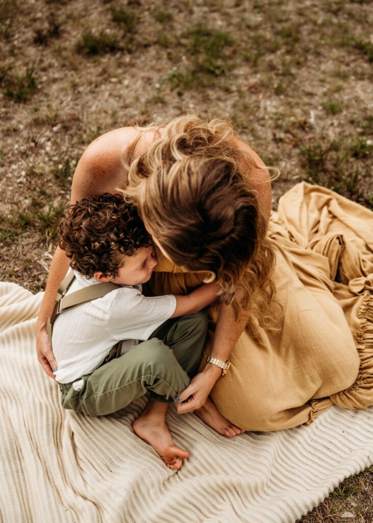 child-hugging-mother-Fort-Myers-Florida-Professional-photoshoot