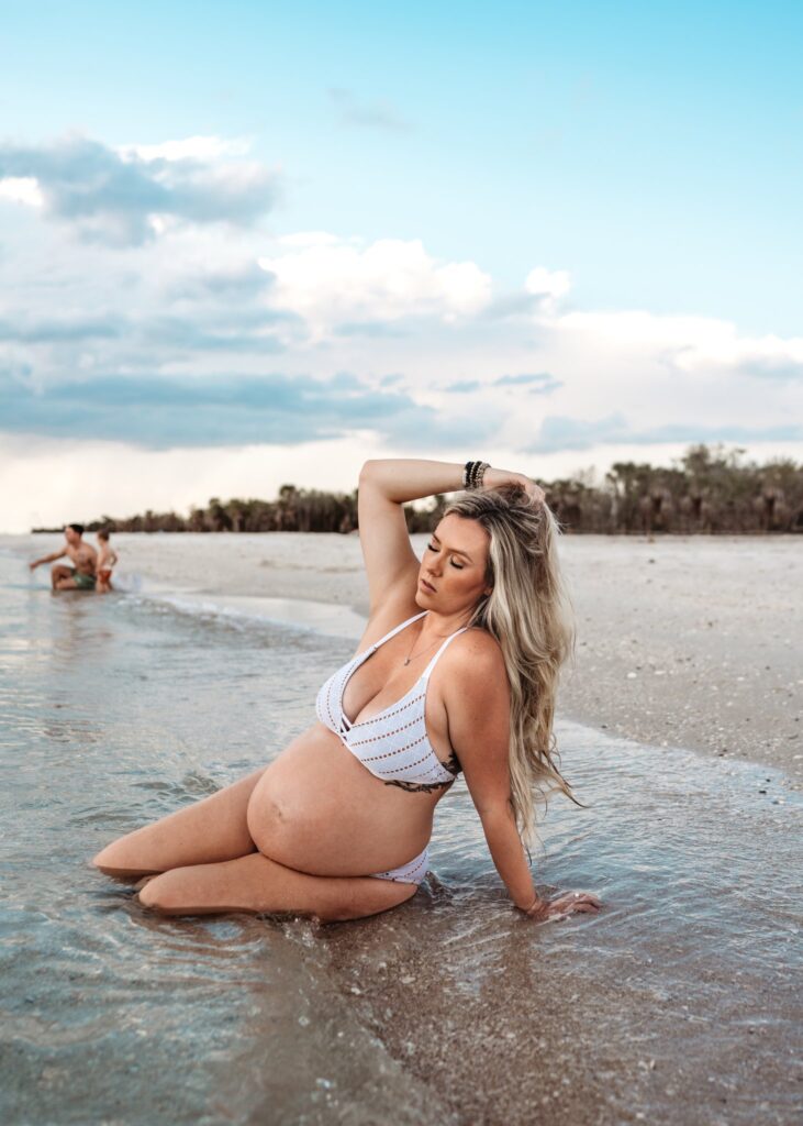 Naples-lifestyle-photographer-maternity-pictures-on-beach