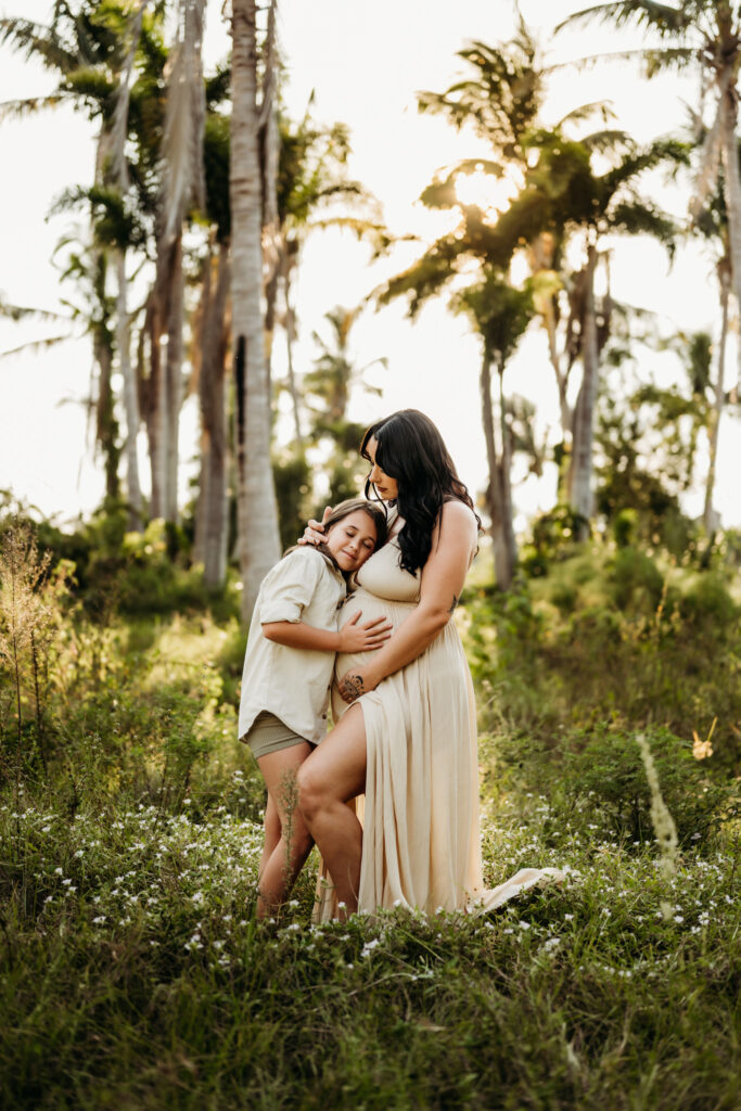 mother-and-daughter-hugging-family-portraits