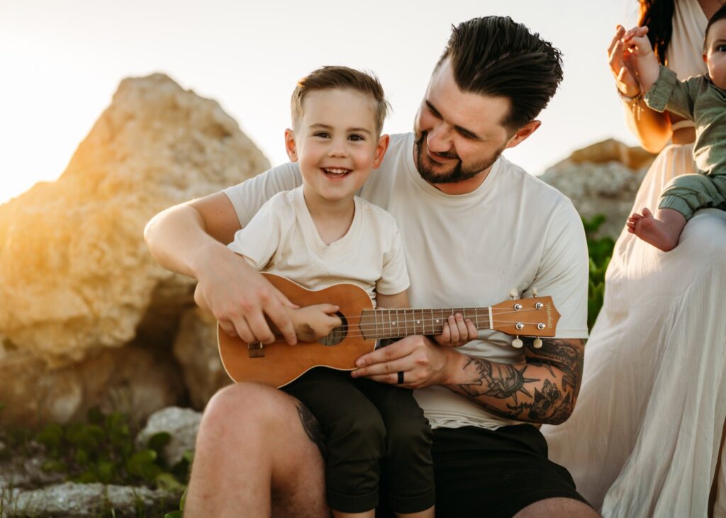 dad-playing-ukulele-golden-hour-photoshoot