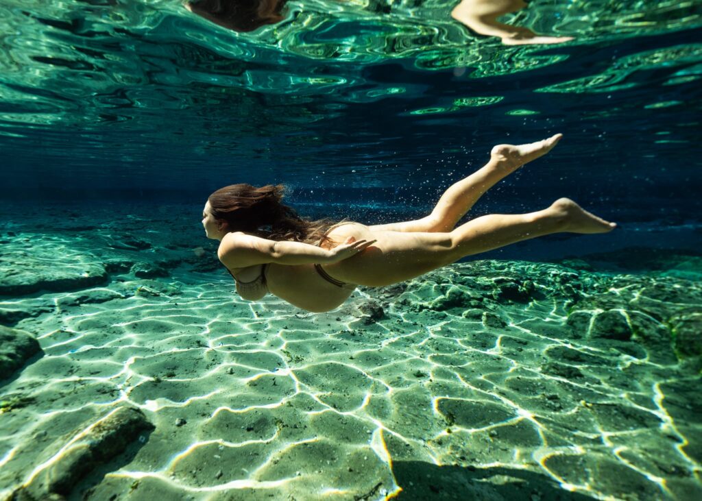 florida-springs-underwater-maternity-photoshoot