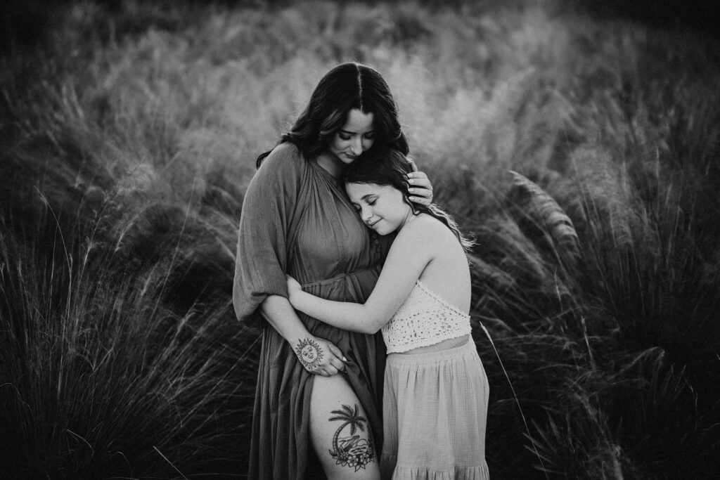 family-portraits-mother-and-daughter-hugging