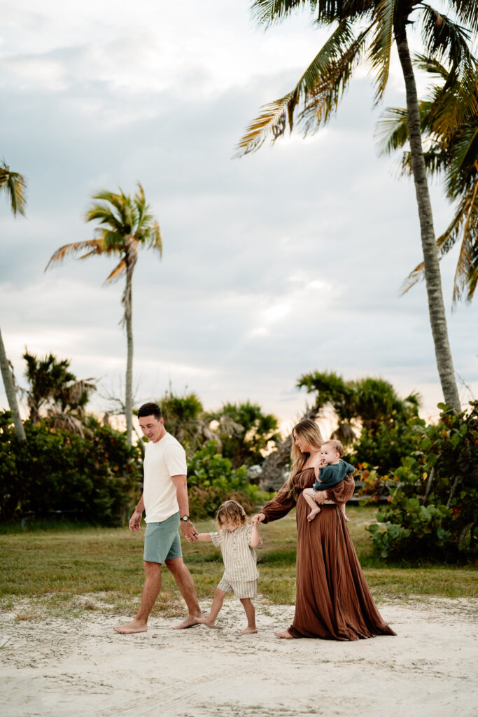 Fort-myers-beach-family-photoshoot